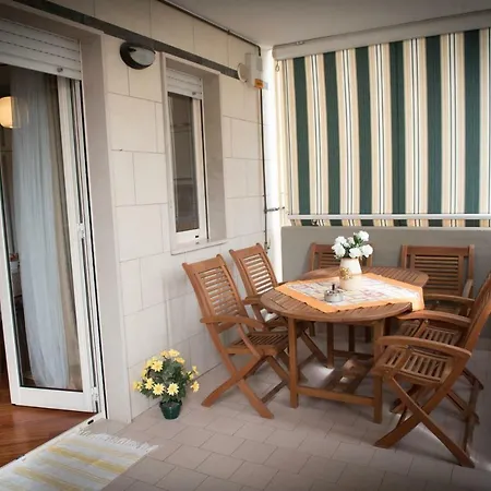 Casa Menhir Aet Apartment Bari